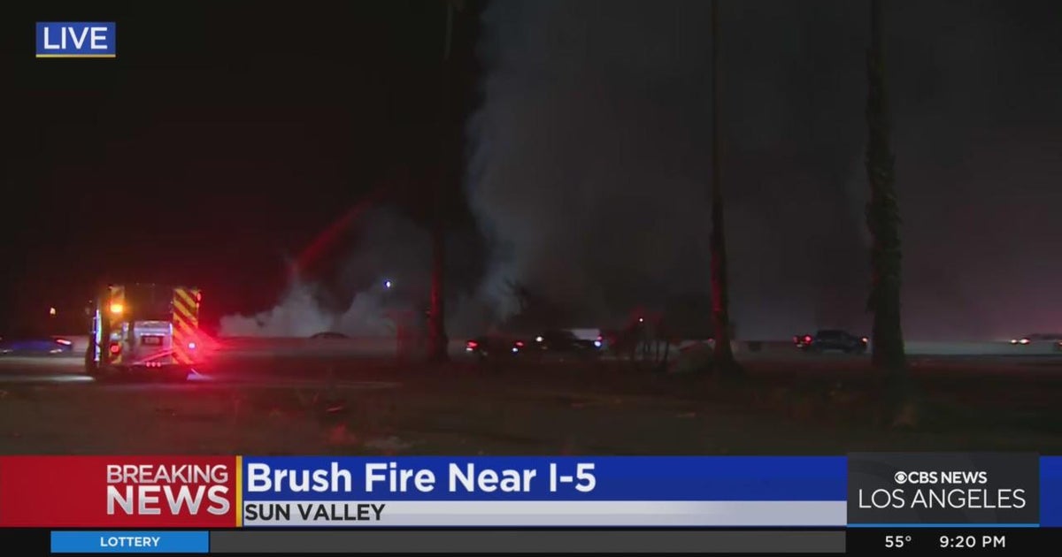 LAFD firefighters continue to battle commercial building fire in Sun ...
