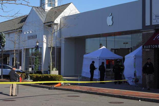 Vehicle crashes into Apple store in Hingham, Massachusetts 