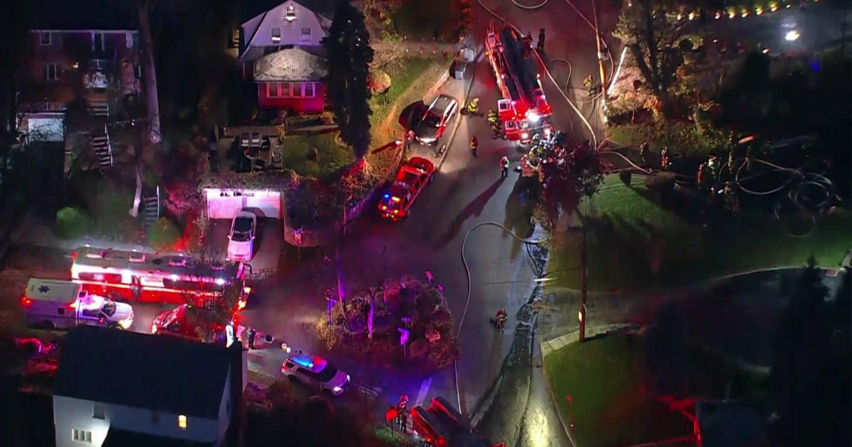 2 civilians, 1 firefighter hurt in Queens house fire - CBS New York