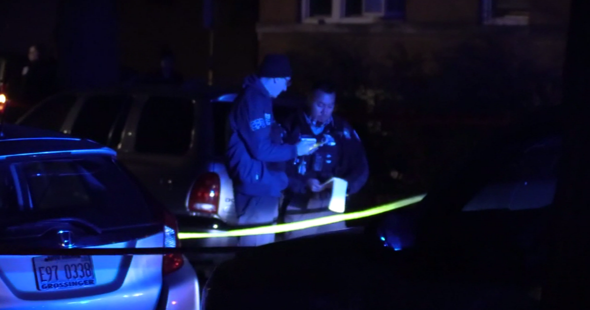 Avondale shooting leaves 19 year old woman dead CBS Chicago