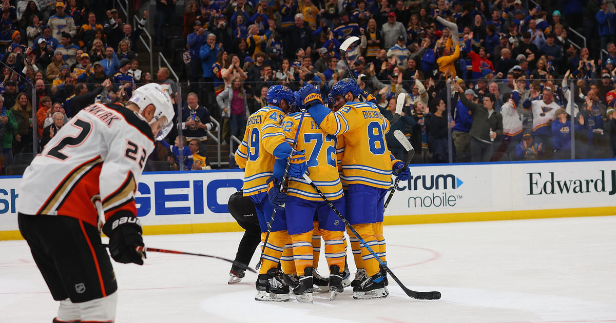 Blues move closer to playoff spot with 3-1 win over Ducks