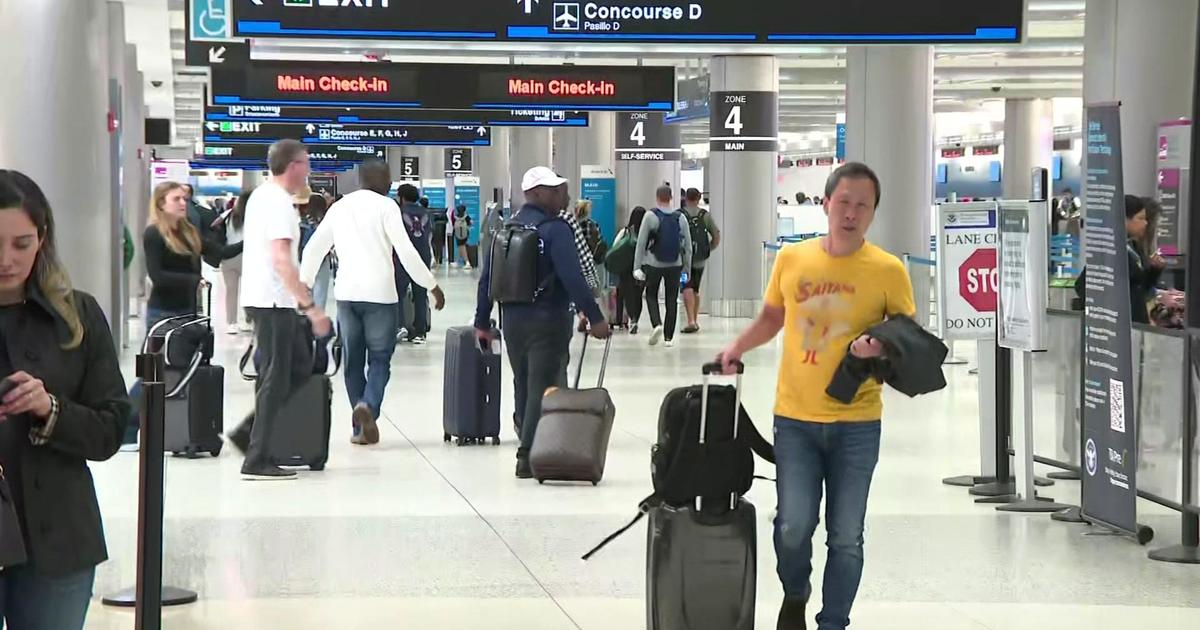 Miami Intercontinental Airport sees particular reunion, just in time for Thanksgiving