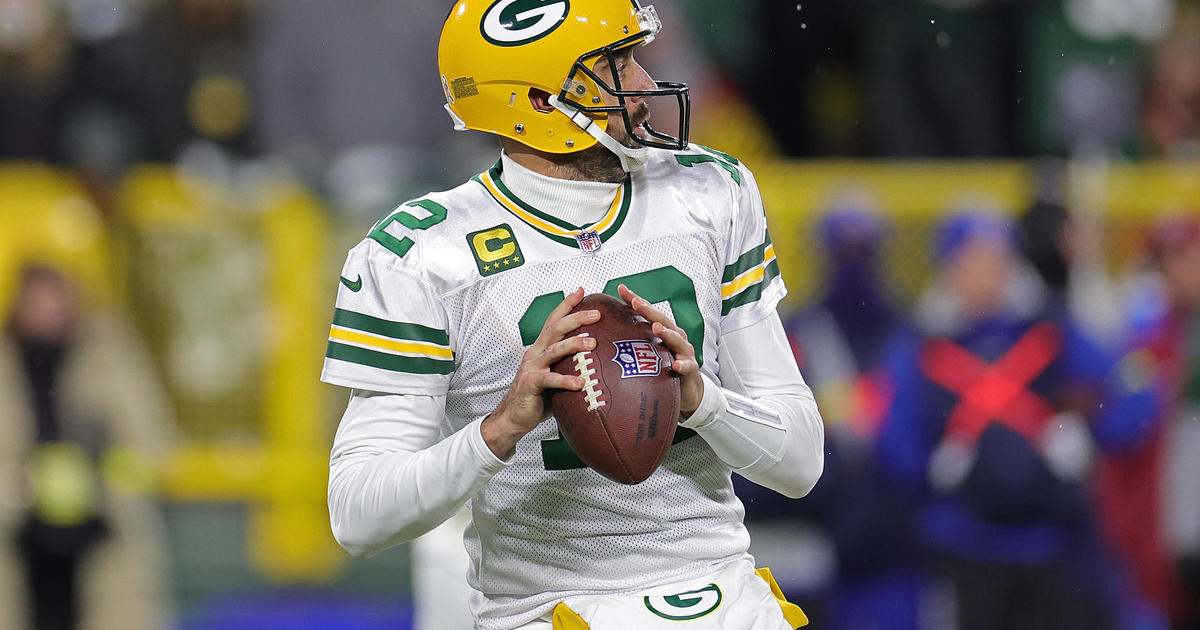 Aaron Rodgers says he's been playing with broken thumb