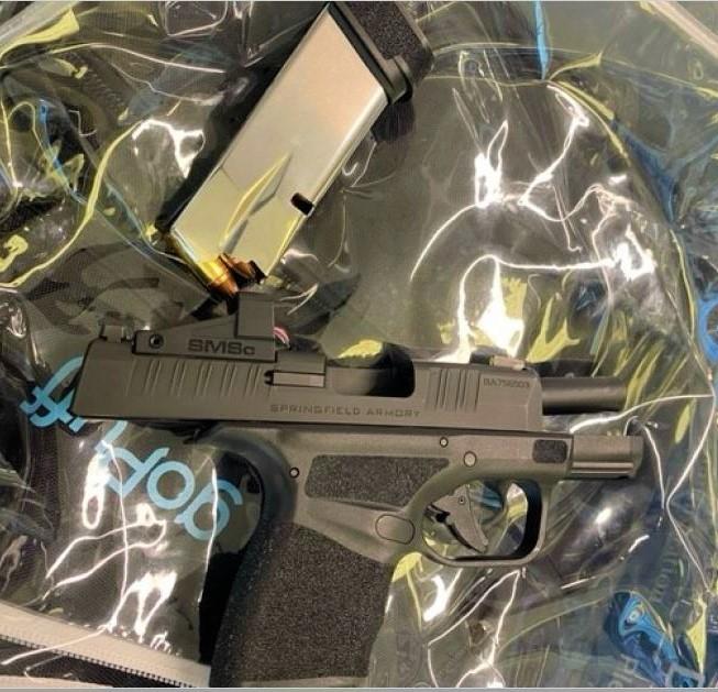 Man with loaded gun in carry-on bag arrested at Newark airport on ...