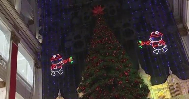 Macy's Christmas Light Show returns to Philly for the holiday season