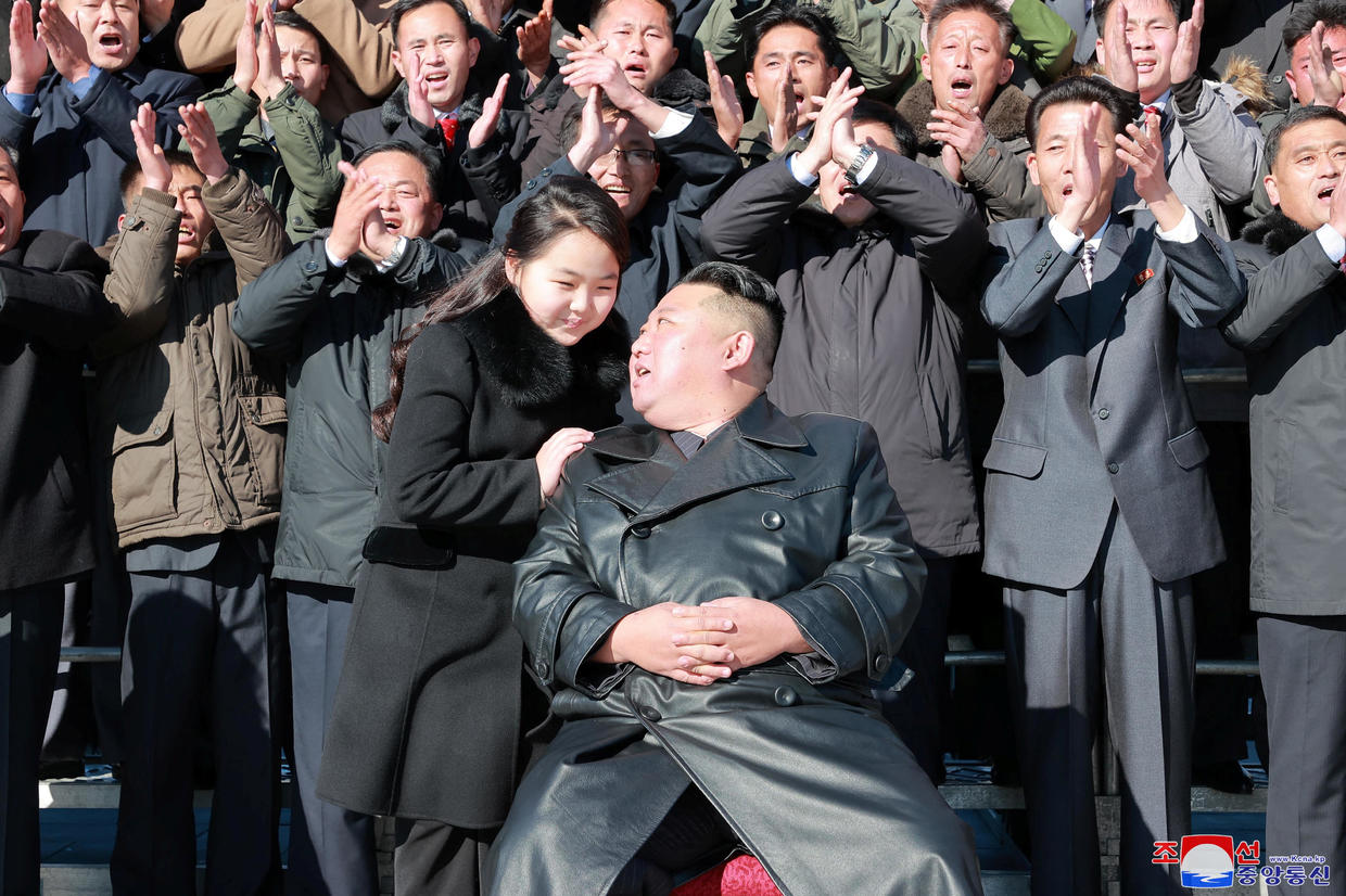 North Korea S Kim Jong Un Brings Daughter To Visit Troops In Her 4th Known Public Outing Cbs News