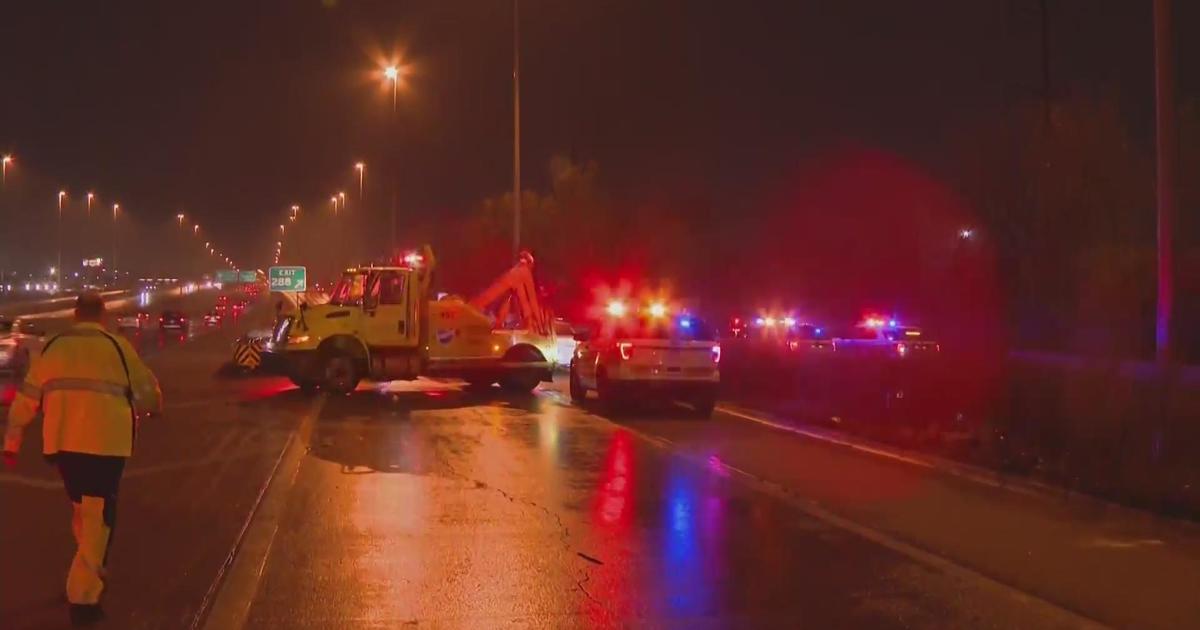 ISP investigate shooting on I-55 near California Avenue - CBS Chicago