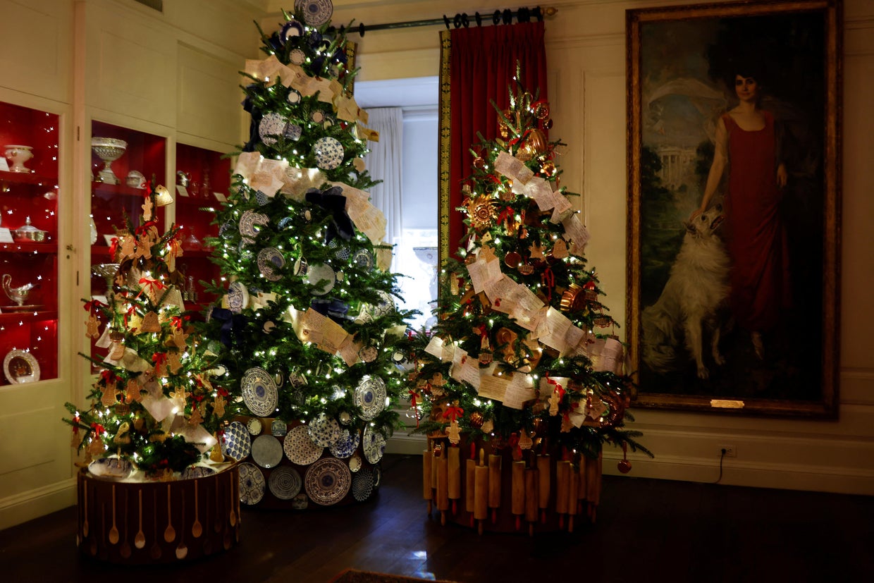 Christmas decorations on the theme "We the People" are unveiled at the White House 