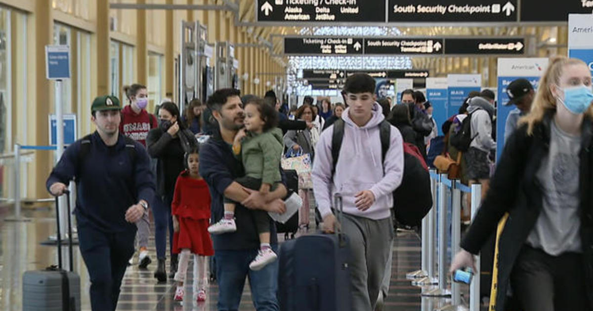 Air travel reaches pre-pandemic levels for holiday weekend