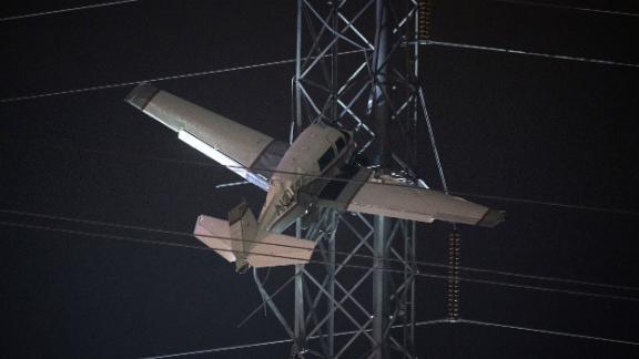 2 people rescued after small plane crashes into power lines in Maryland, US 