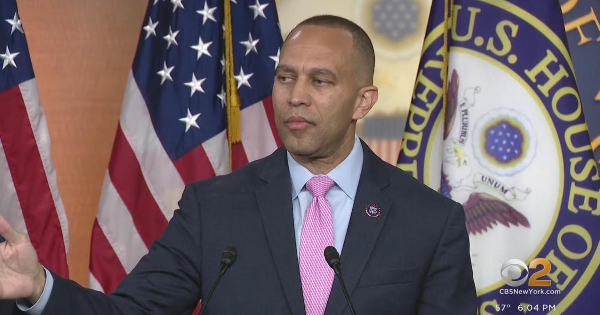 Hakeem Jeffries Elected To Lead House Democrats, Making History - CBS ...