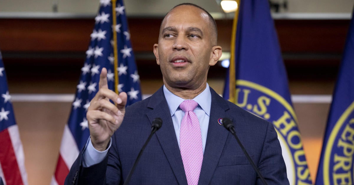 Hakeem Jeffries elected House Democratic leader in historic first - CBS ...