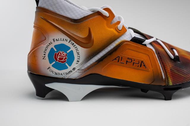 Jeremy Peña's cleats feature artwork by Texas Children's patients