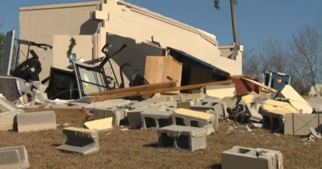 At Least 2 Killed After Powerful Storms Hit South Cbs News