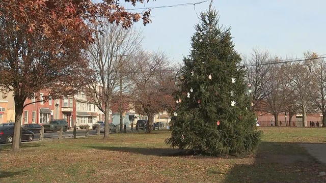 bridesburg-recreation-center-christmas-tree-to-be-relit-with-help-of-ibew-98.jpg 