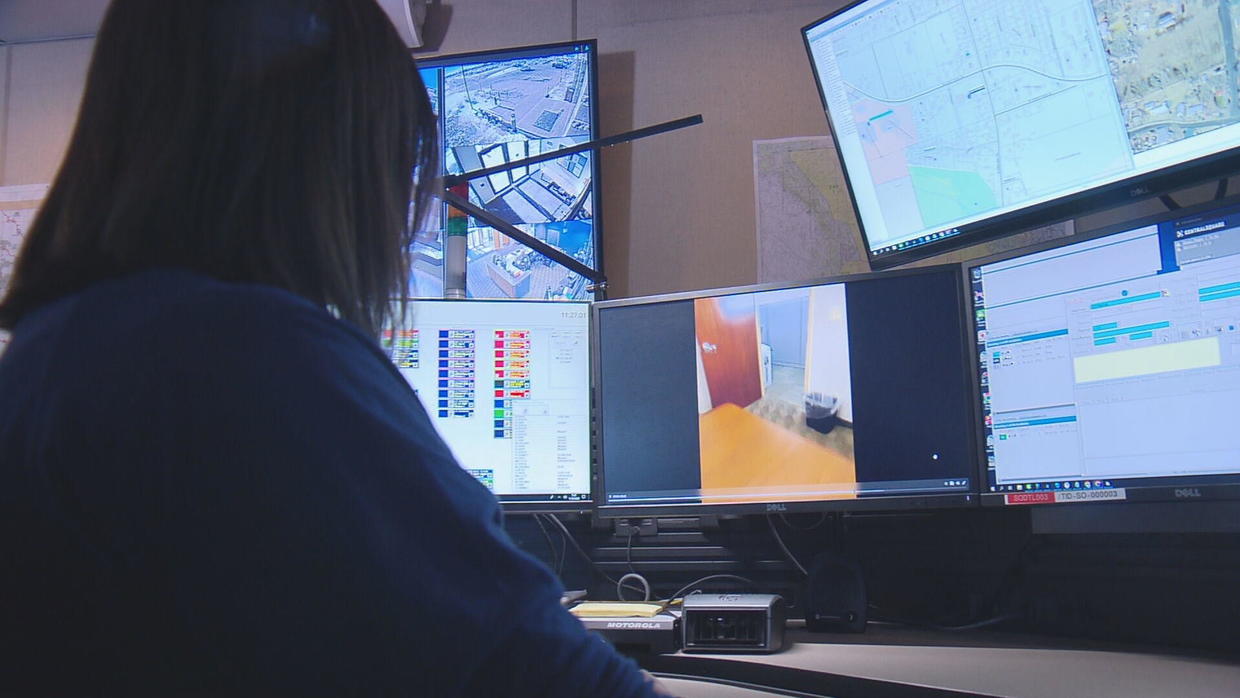 New Technology In Colorado Allows 911 Callers To Give Dispatch Access To Phone Camera Cbs Colorado 9465