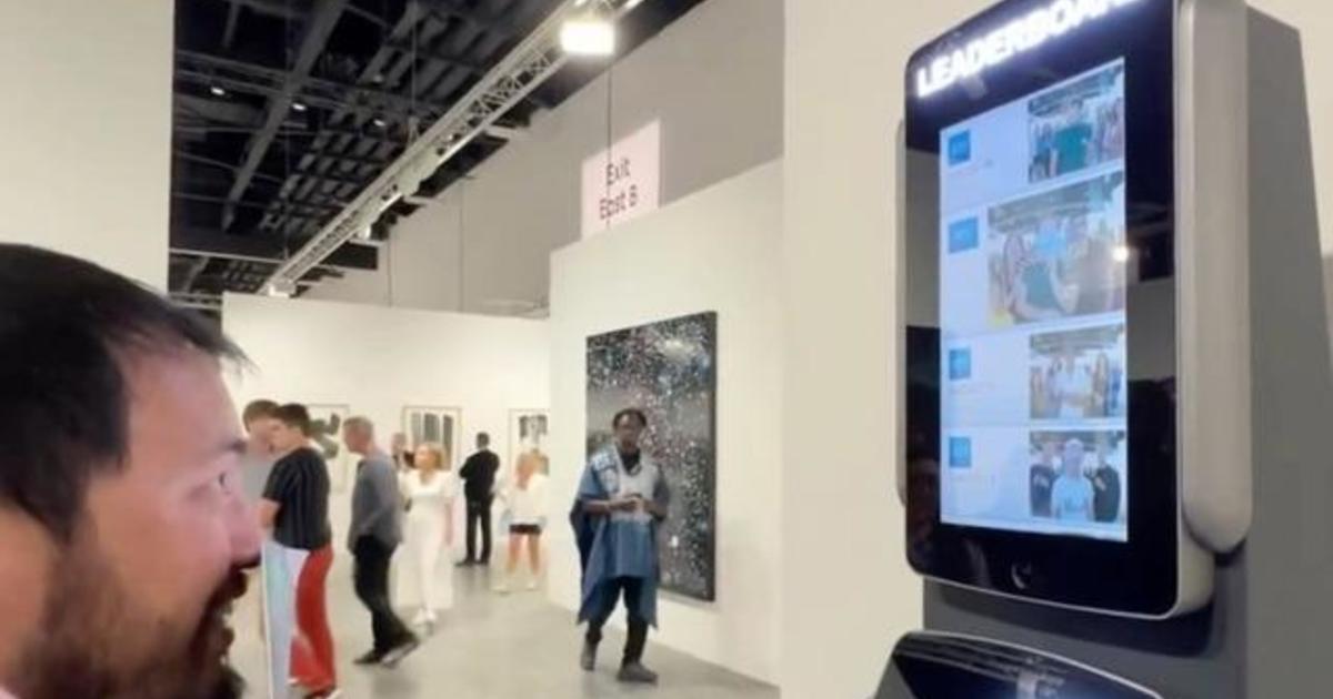 ATM project at Art Basel Miami shows off attendees’ bank balances and ranks them