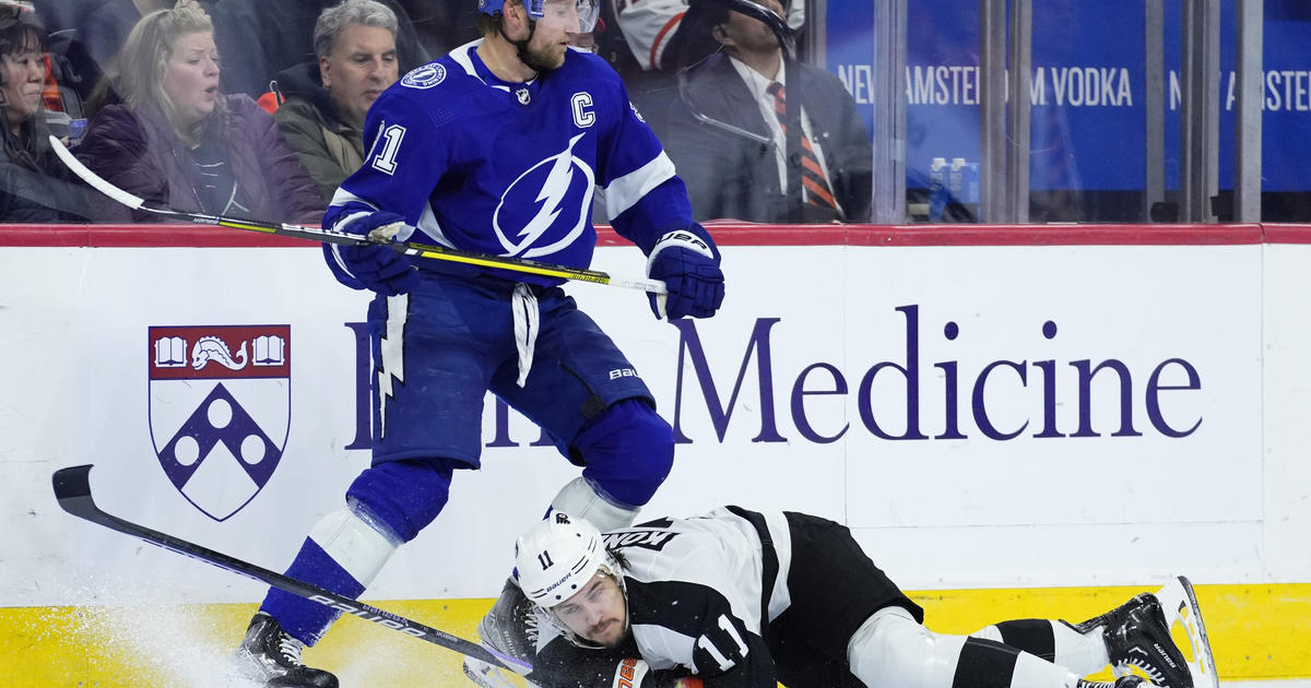 Good guy Stamkos celebrates goal with girl wearing a Lightning