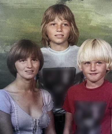 Linda Slaten's sons: "We wanna know who killed our mom"