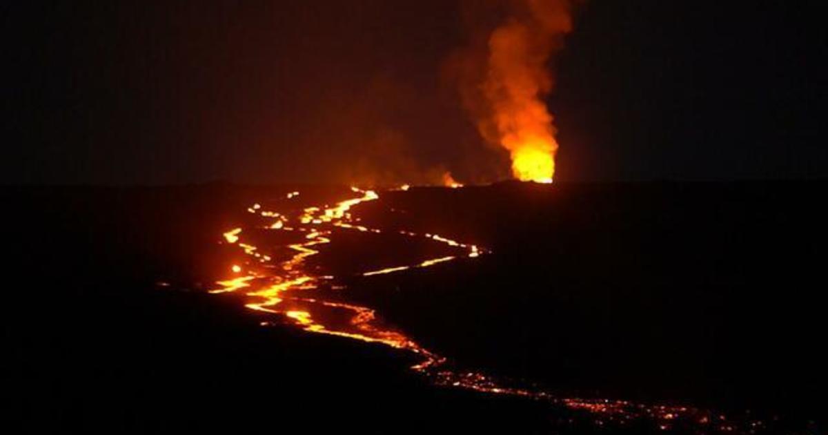 Lava slows in Mauna Loa volcano eruption