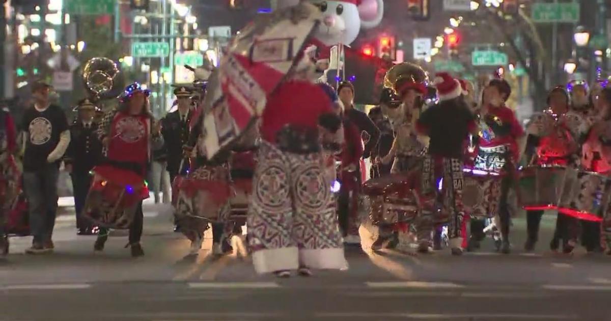 Thousands attend Visit Philly Holiday Parade in Center City CBS