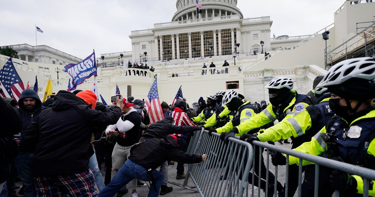 Police officers receive Congressional Gold Medals for defending the U.S. Capitol on Jan. 6