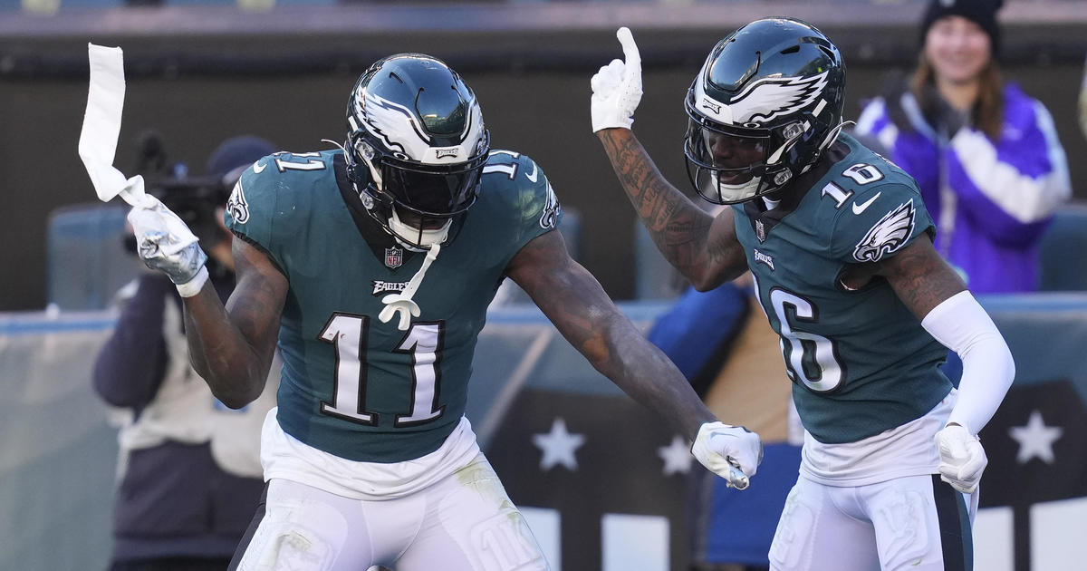 Eagles Clinch a Playoff Spot but Turn the Giants' Outlook Gloomier