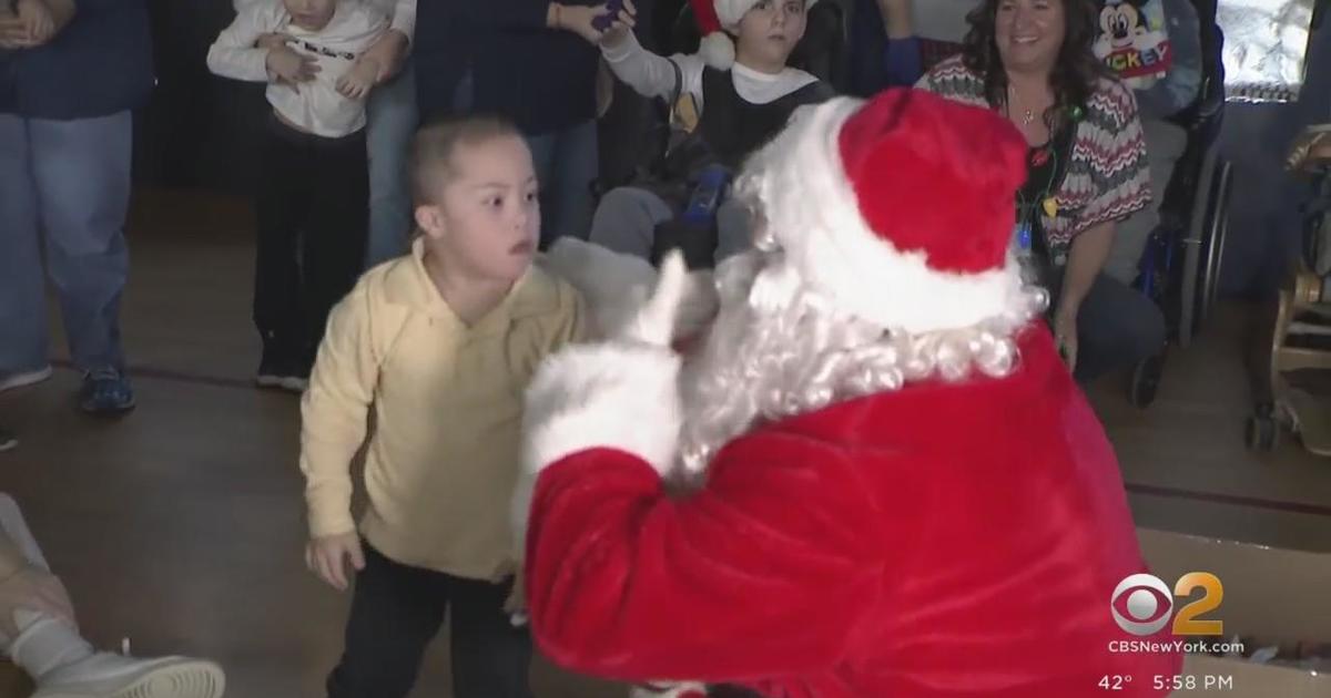 Santa surprises kids with special needs at L.I. PBA holiday party CBS