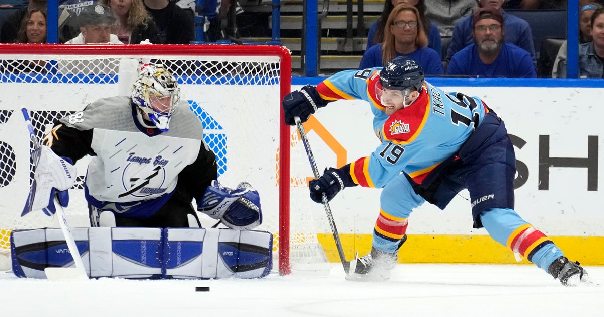 Stage scores in 3rd as Lightning conquer Panthers 4-1