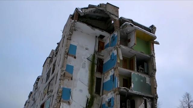 cbsn-fusion-russian-forces-target-ukrainian-city-of-bakhmut-once-home-to-70000-thumbnail-1537856-640x360.jpg 