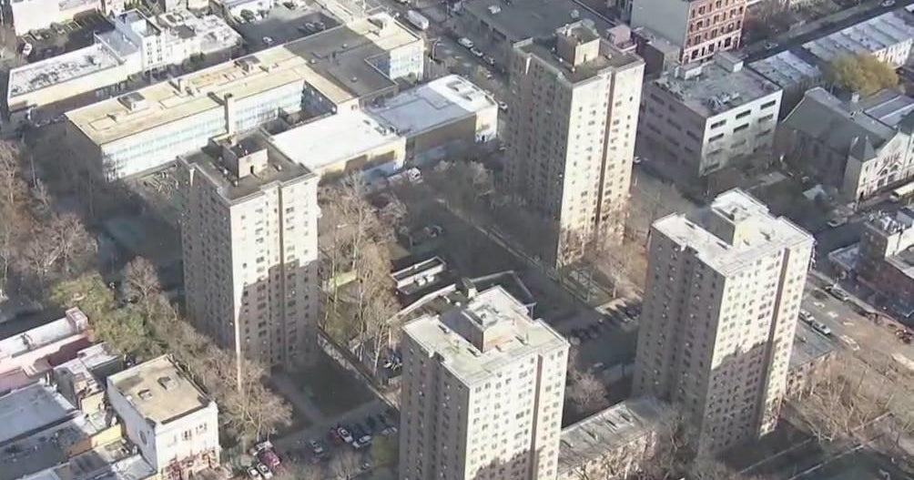 NYPD: 4 shot at NYCHA apartment building in the Bronx - CBS New York