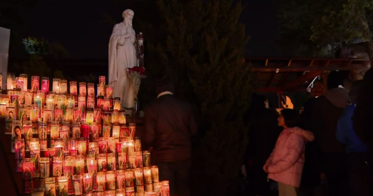 Our Lady of Guadalupe pilgrimage underway in Des Plaines - CBS Chicago