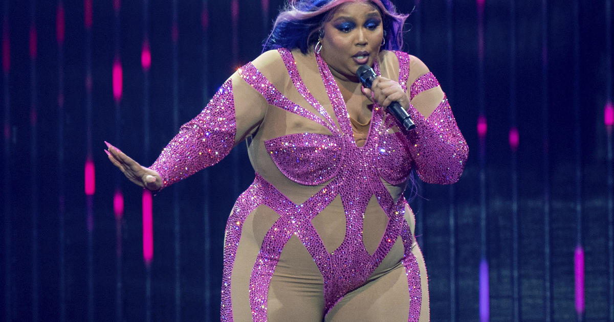 Lizzo Brings Drag Queens Onstage at Tennessee Concert - PAPER Magazine