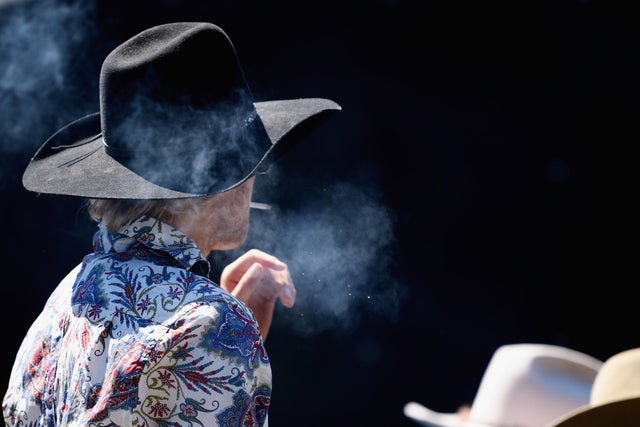 how many cigarettes per person into uk Once widespread, smoking is now uncommon in Great Britain