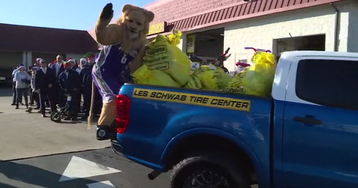 25 truckloads worth of toys delivered to Volunteers of America to bring holiday cheer to families