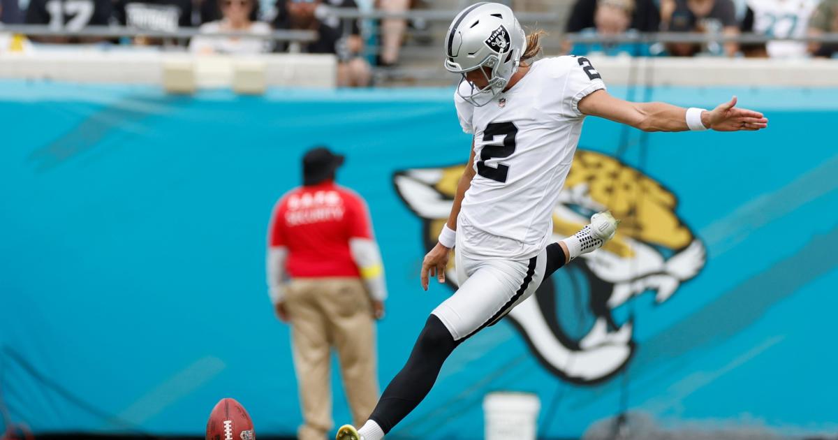 NFL will no longer allow Raiders to use a holder on kickoffs to place  football on top of tee - NBC Sports