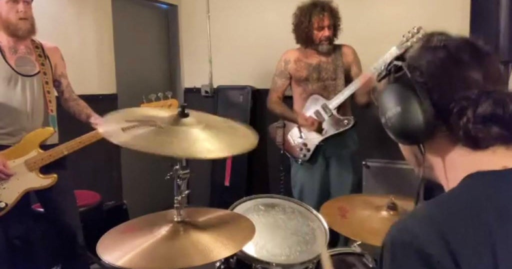 Caustic LA punk band returns to the Bay Area - CBS San Francisco