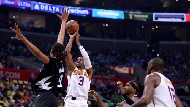 Phoenix Suns v Los Angeles Clippers 