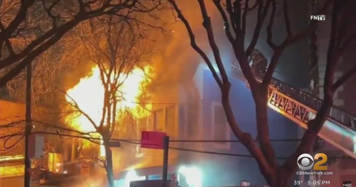 8 hurt in Bronx house fire - CBS New York