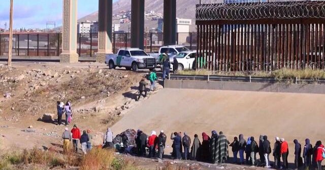 Thousands of migrants flock to U.S.-Mexico border ahead of Title 42's ...