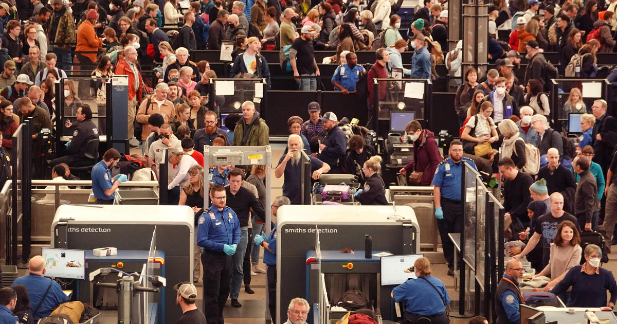 TSA confiscated a record number of guns in 2022