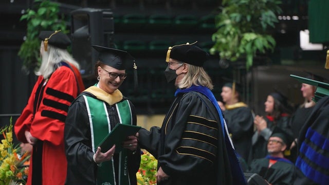 grad.jpg 