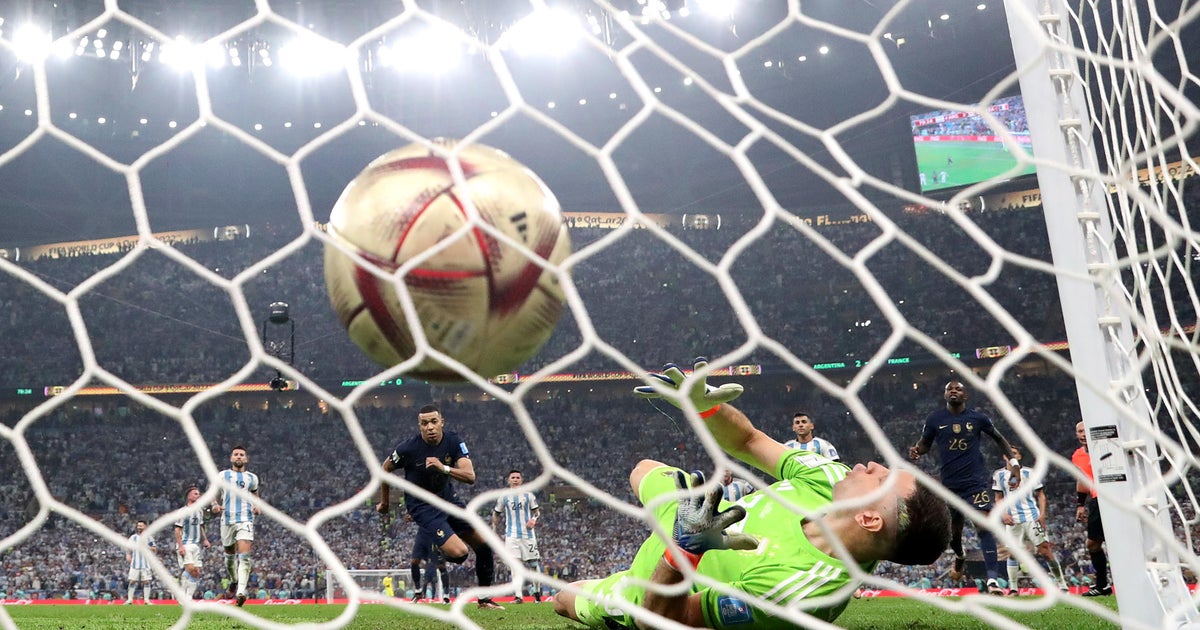 Argentina lead France 3-2 in extra time in World Cup final