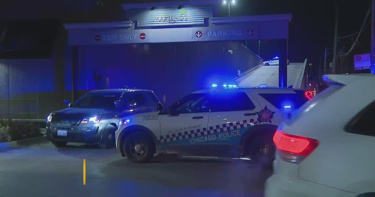 Chicago shooting outside West Town Mariano's leaves man dead CBS Chicago
