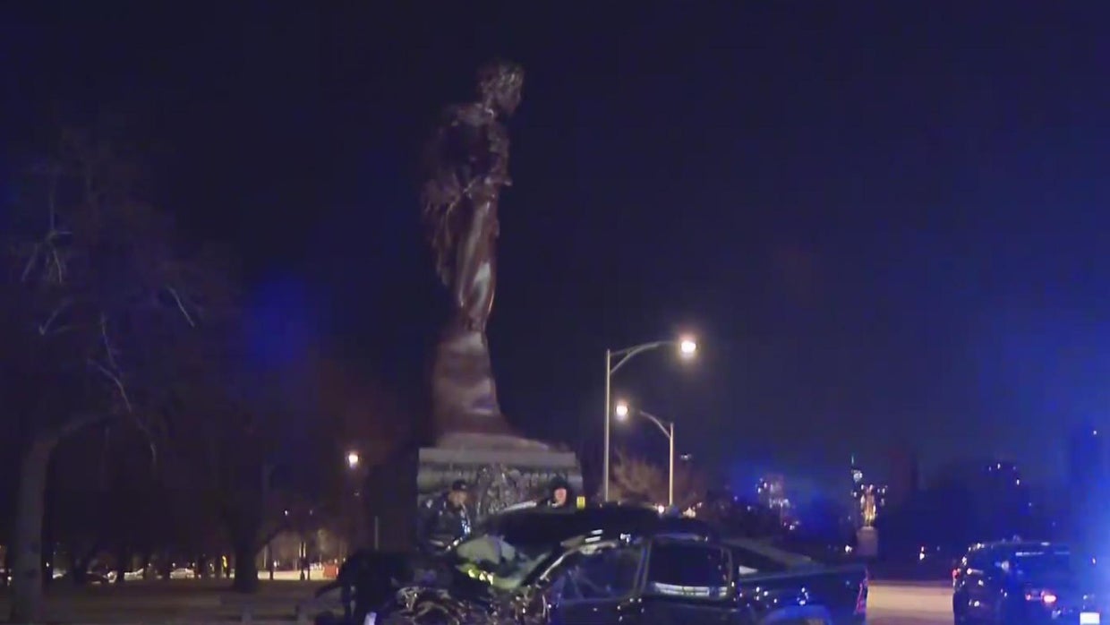Man arrested after crashing stolen truck into Goethe statue in Lincoln ...