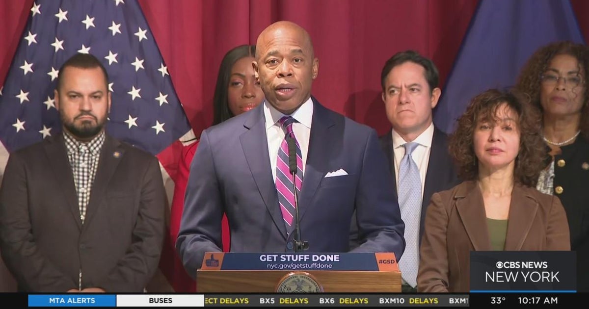 Mayor Adams makes transportation announcement in the Bronx - CBS New York