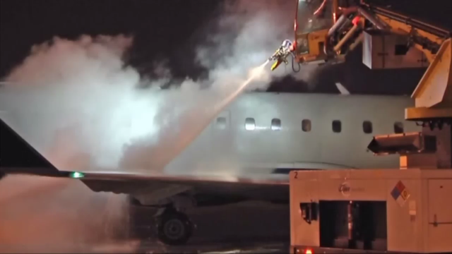 plane-deicing.png 