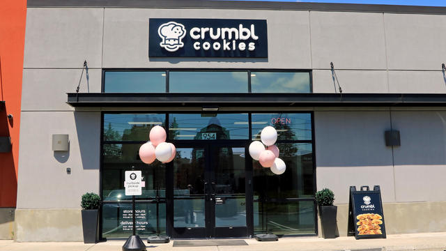 Crumbl cookies store entrance 