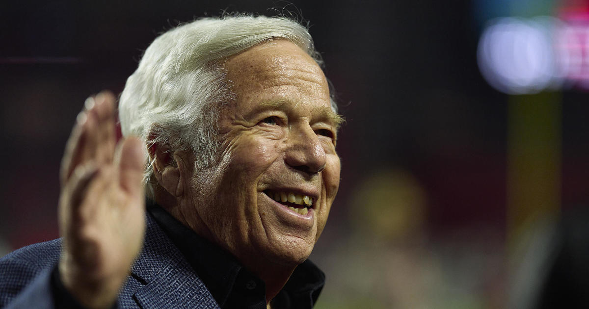 Robert Kraft rewards Patriots fan who went viral for tolerating