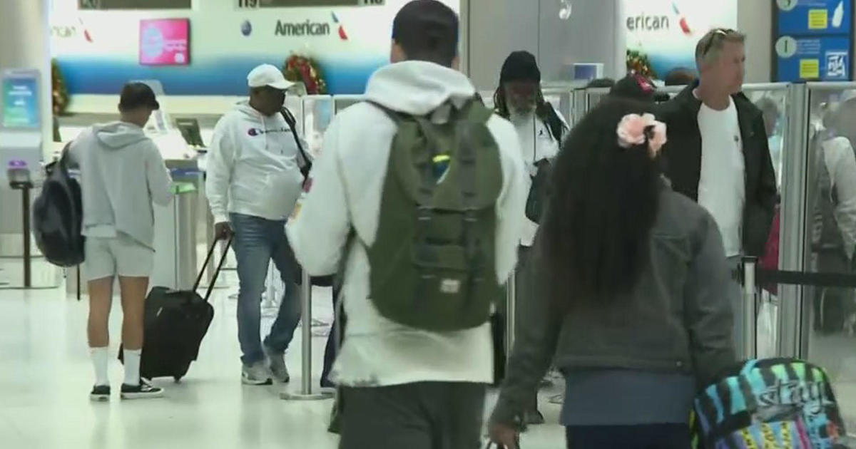 Hundreds catching flights at South Florida’s airports for Christmas crack